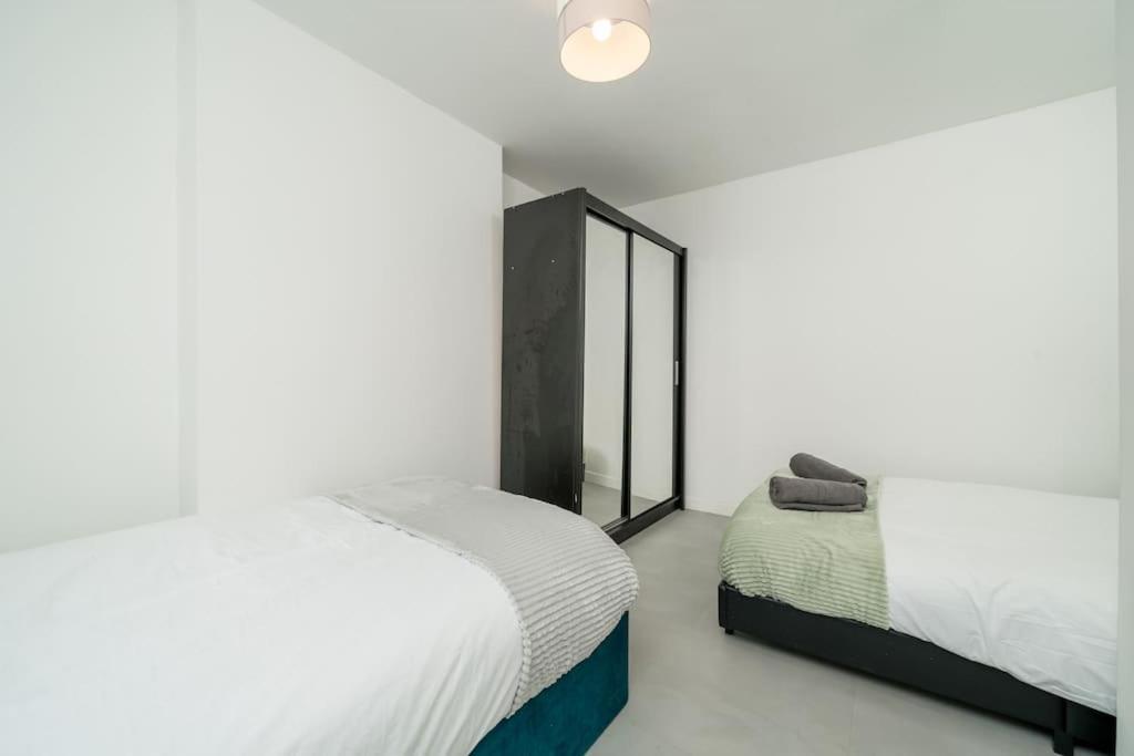 New 3Bed Stylish Apartment With Amazing Transport Londra Exterior foto