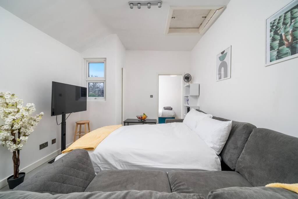 New 3Bed Stylish Apartment With Amazing Transport Londra Exterior foto