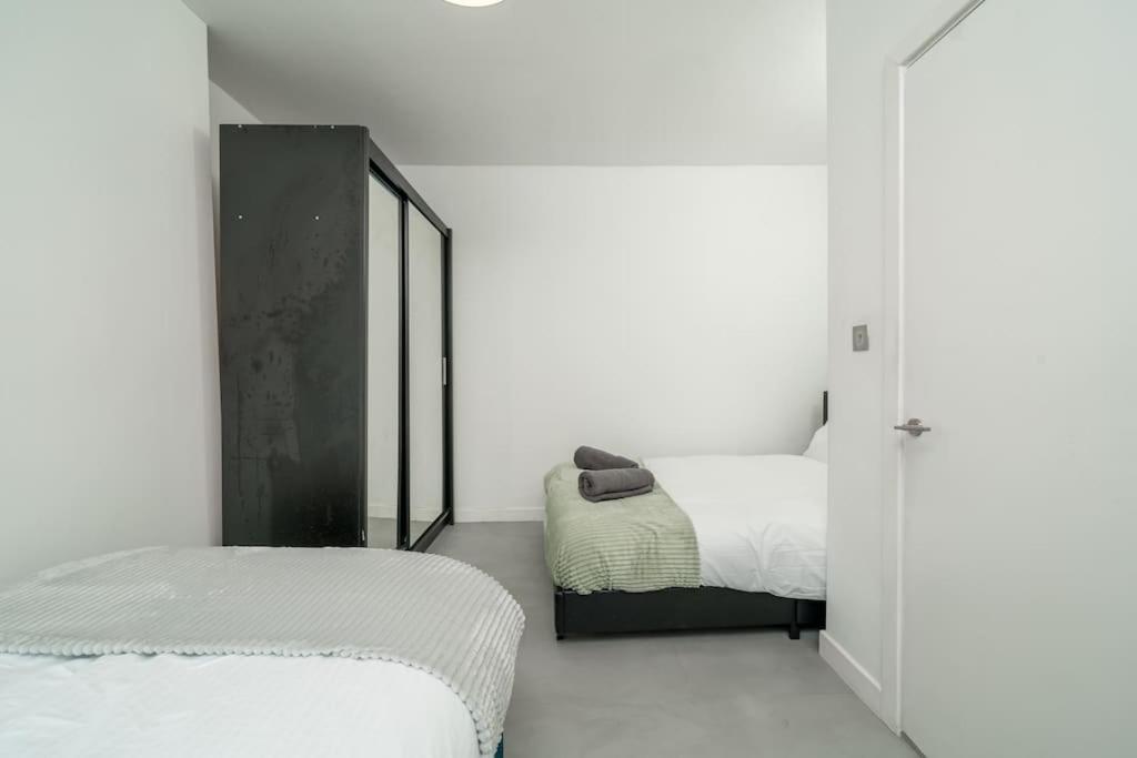 New 3Bed Stylish Apartment With Amazing Transport Londra Exterior foto